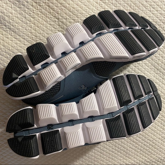 On Running Cloud Shoes - Picture 11 of 16